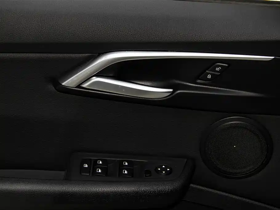 BMW 1 Series 2019 — фото 25