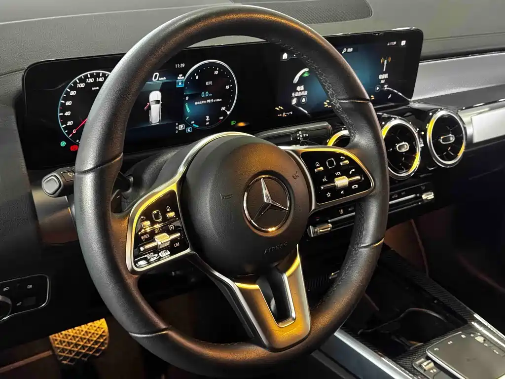 Mercedes-Benz GLB 2023