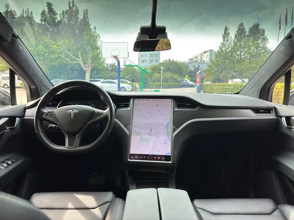 Tesla Model X 2018 — фото 8