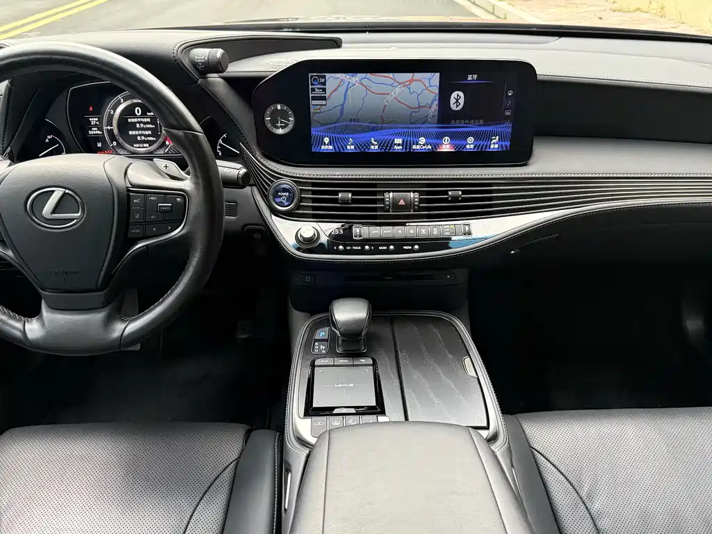 Lexus LS 2021 — фото 12