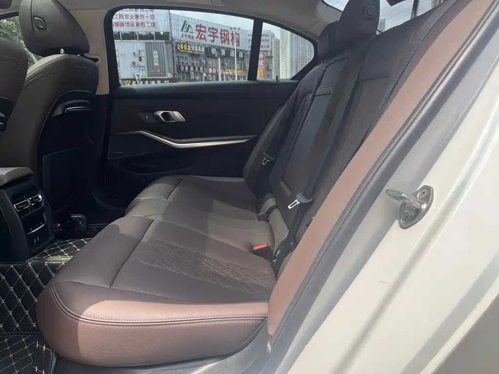 BMW 3 Series 2022 — фото 19