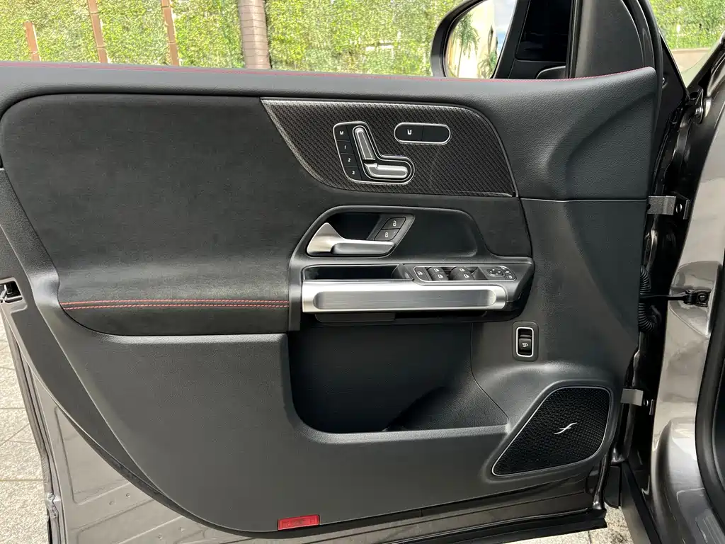 Mercedes-Benz GLB AMG 2024 — фото 20