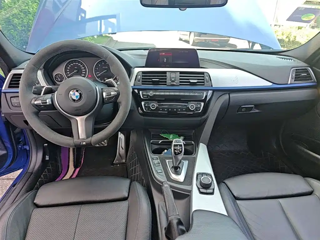 BMW 3 Series 2019 — фото 10