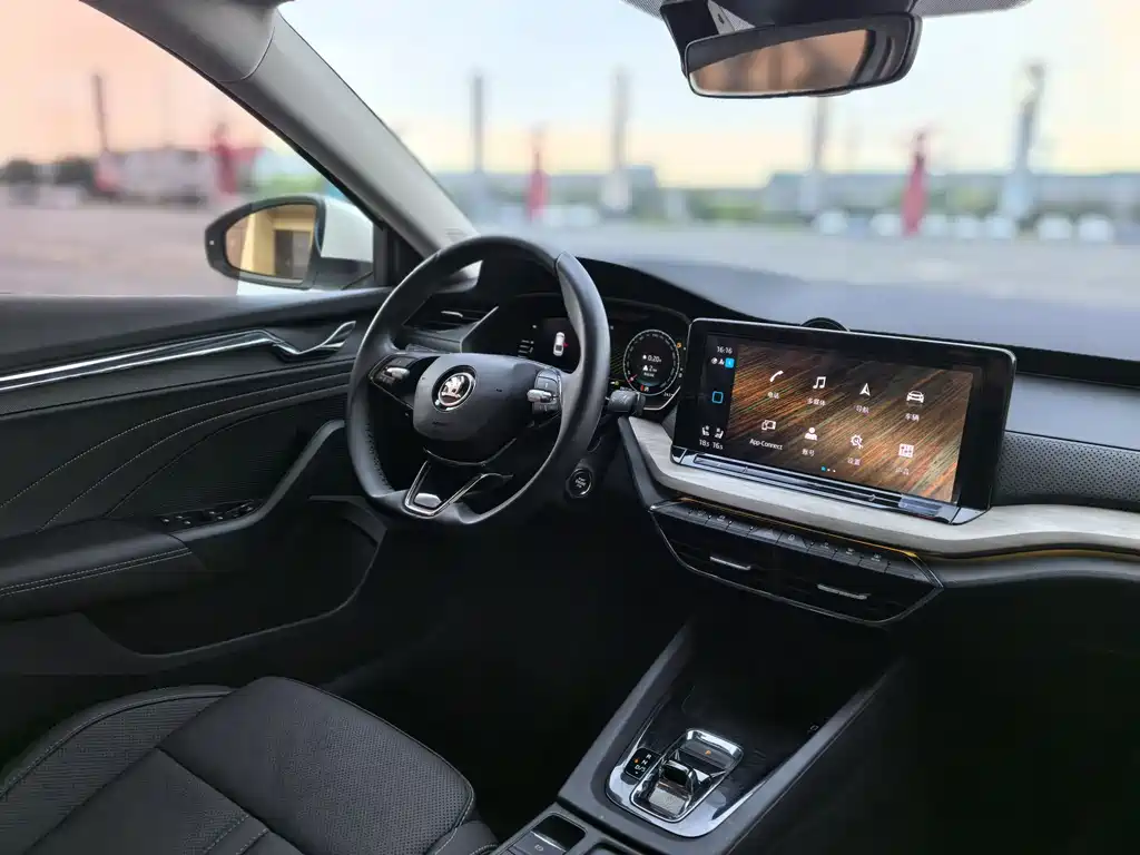 Skoda Octavia 2022 — фото 10