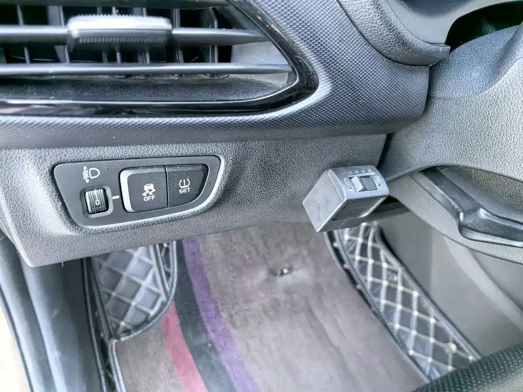 Hyundai Elantra 2019 — фото 12