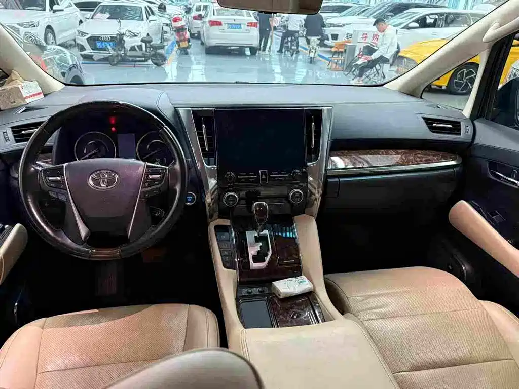 Toyota Alphard 2022 — фото 4