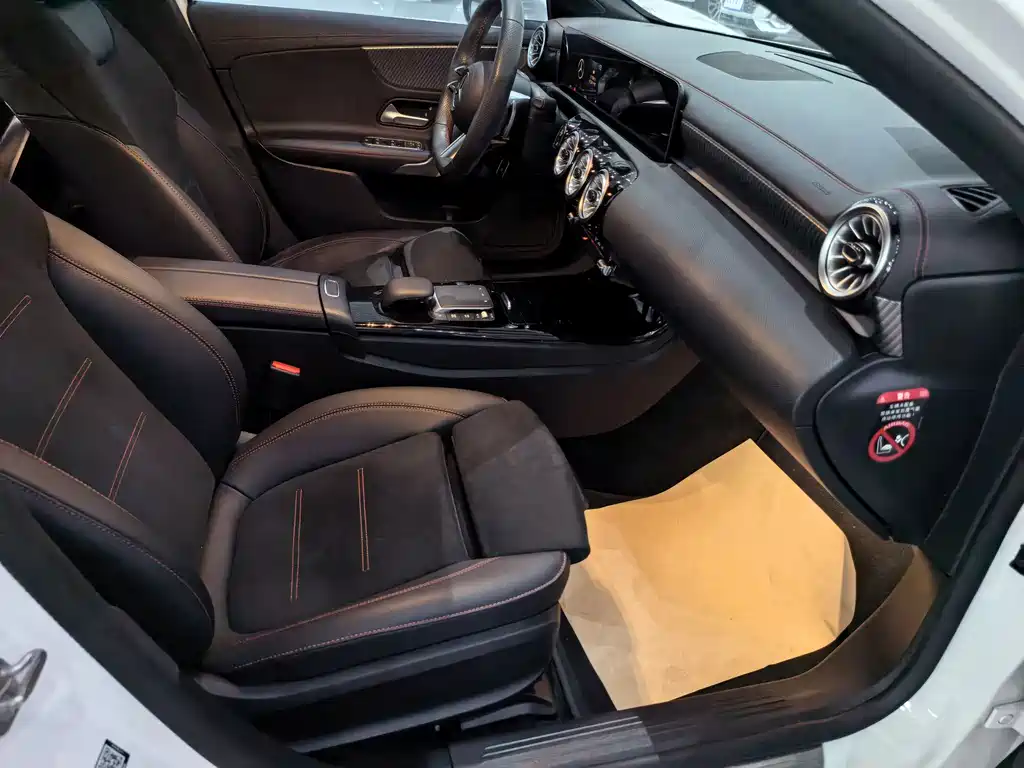 Mercedes-Benz A-Class 2024 — фото 11