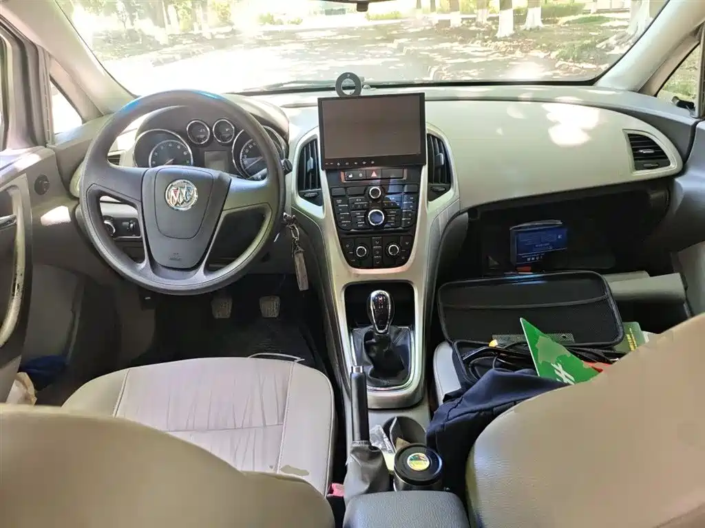 Buick Excelle 2016 — фото 10