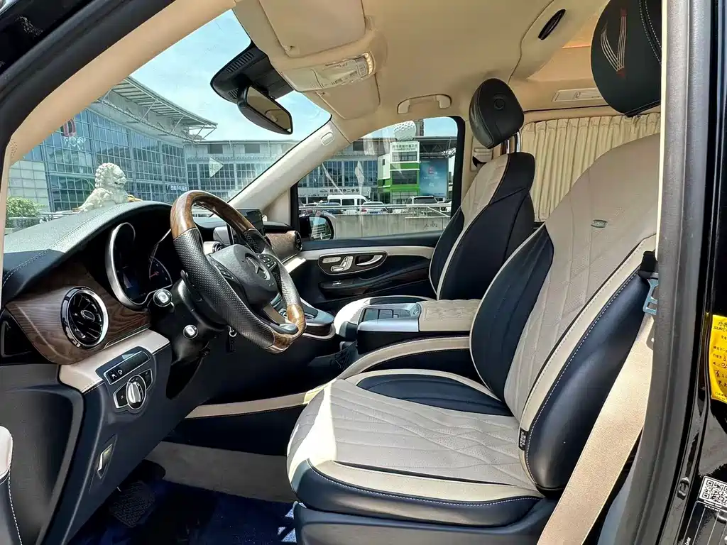 Mercedes-Benz V-Class 2022 — фото 13