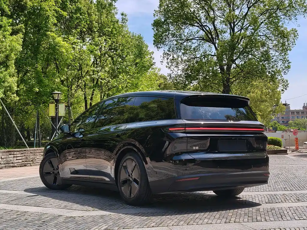 Li Auto i8 2025 — фото 3