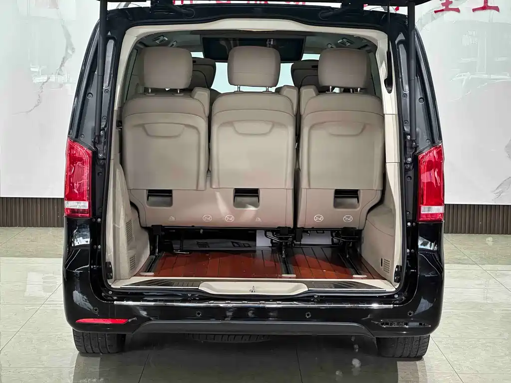 Mercedes-Benz V-Class 2022 — фото 22