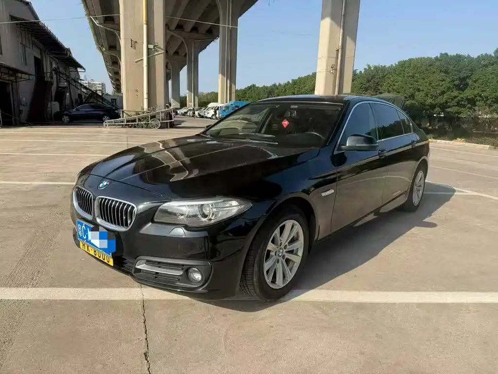 BMW 5 Series 2016 — фото 1