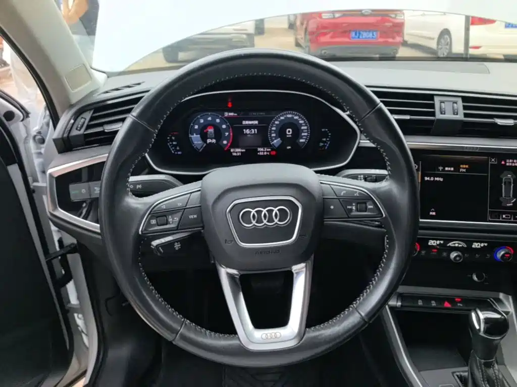 Audi Q3 2019 — фото 11
