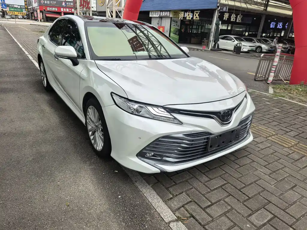 Toyota Camry 2020 — фото 6