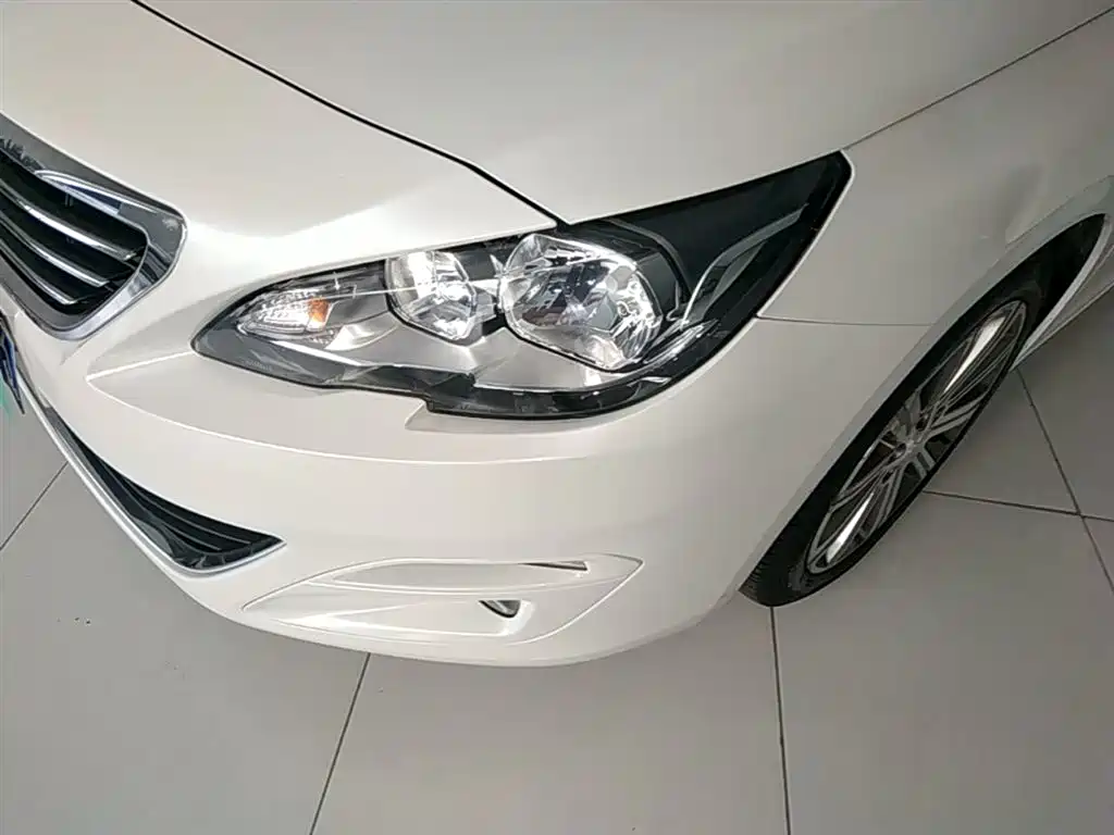 Peugeot 408 2016 — фото 24