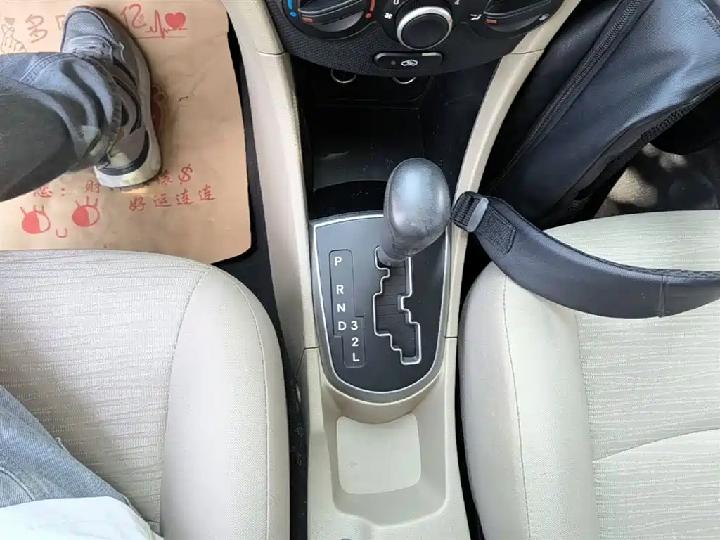 Hyundai Verna 2015 — фото 14