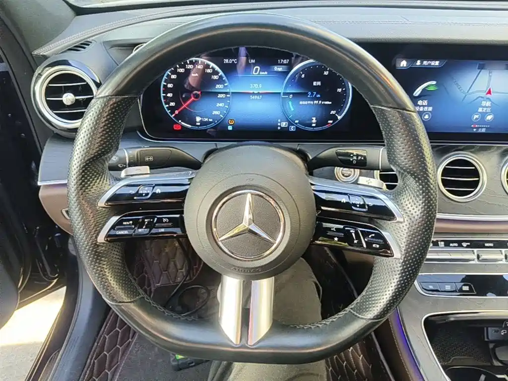 Mercedes-Benz E-Class 2022 — фото 11