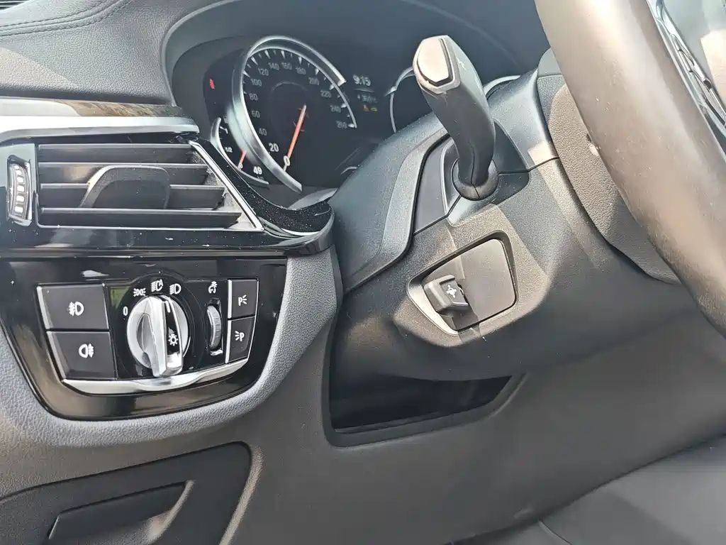 BMW 5 Series 2018 — фото 14