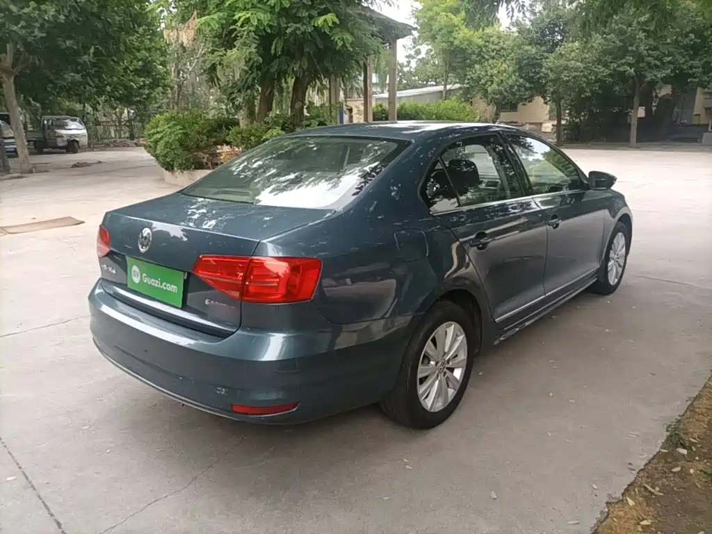 Volkswagen Sagitar 2015
