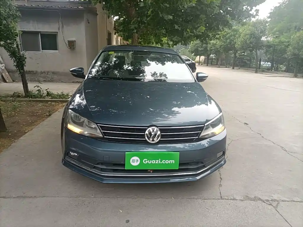 Volkswagen Sagitar 2015