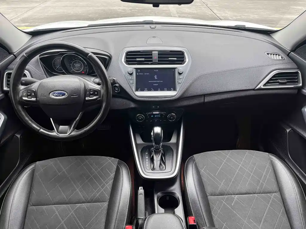 Ford Escort 2019 — фото 14