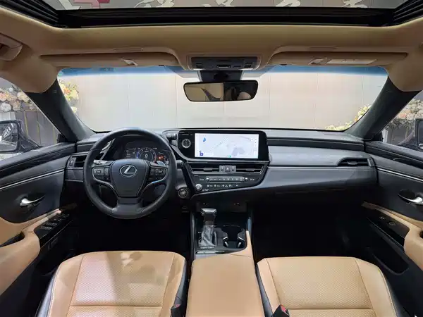 Lexus ES 2024