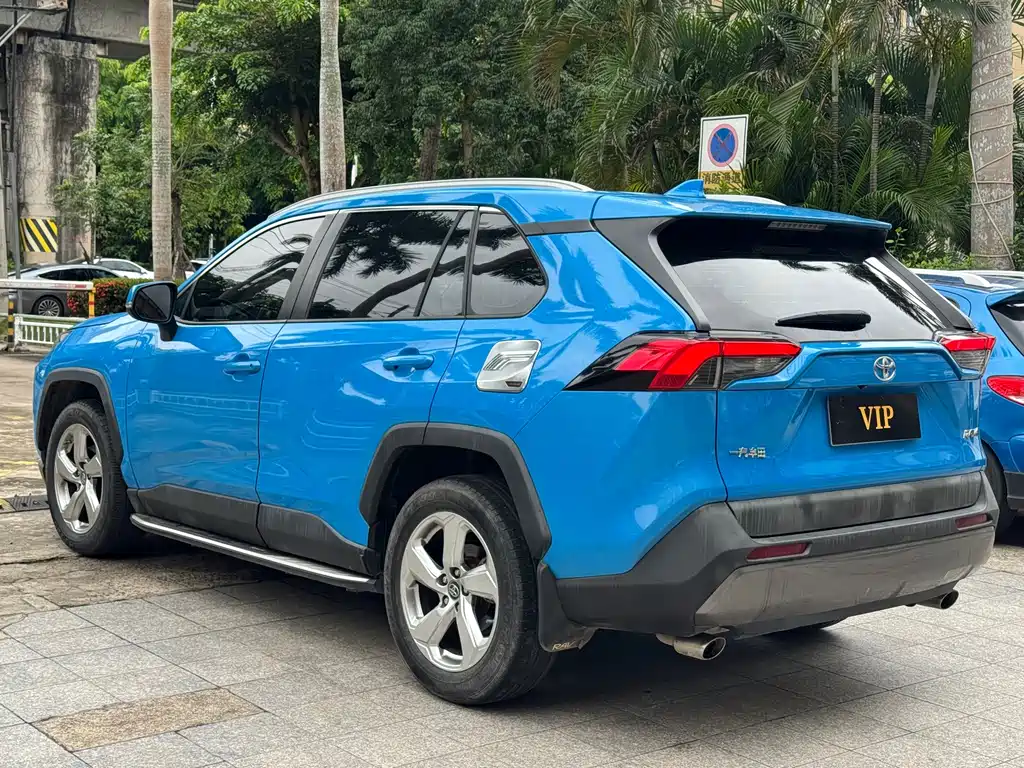 Toyota RAV4 2020 — фото 7