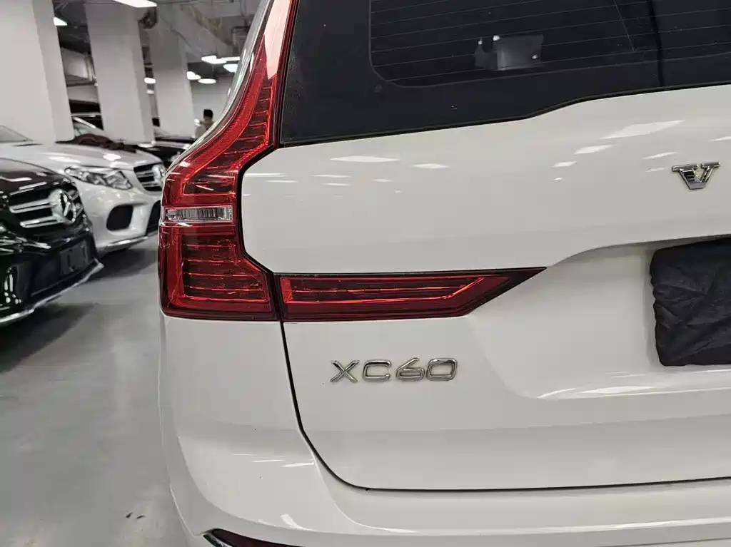 Volvo XC60 2020 — фото 16