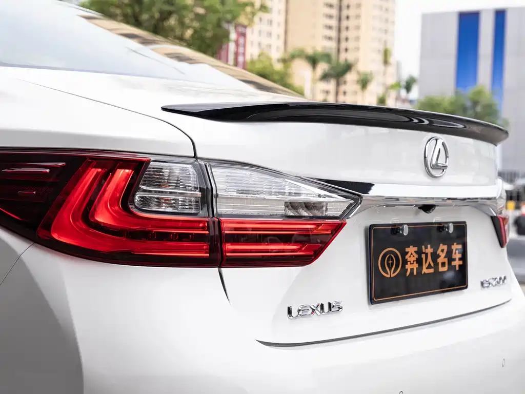 Lexus ES 2018 — фото 7