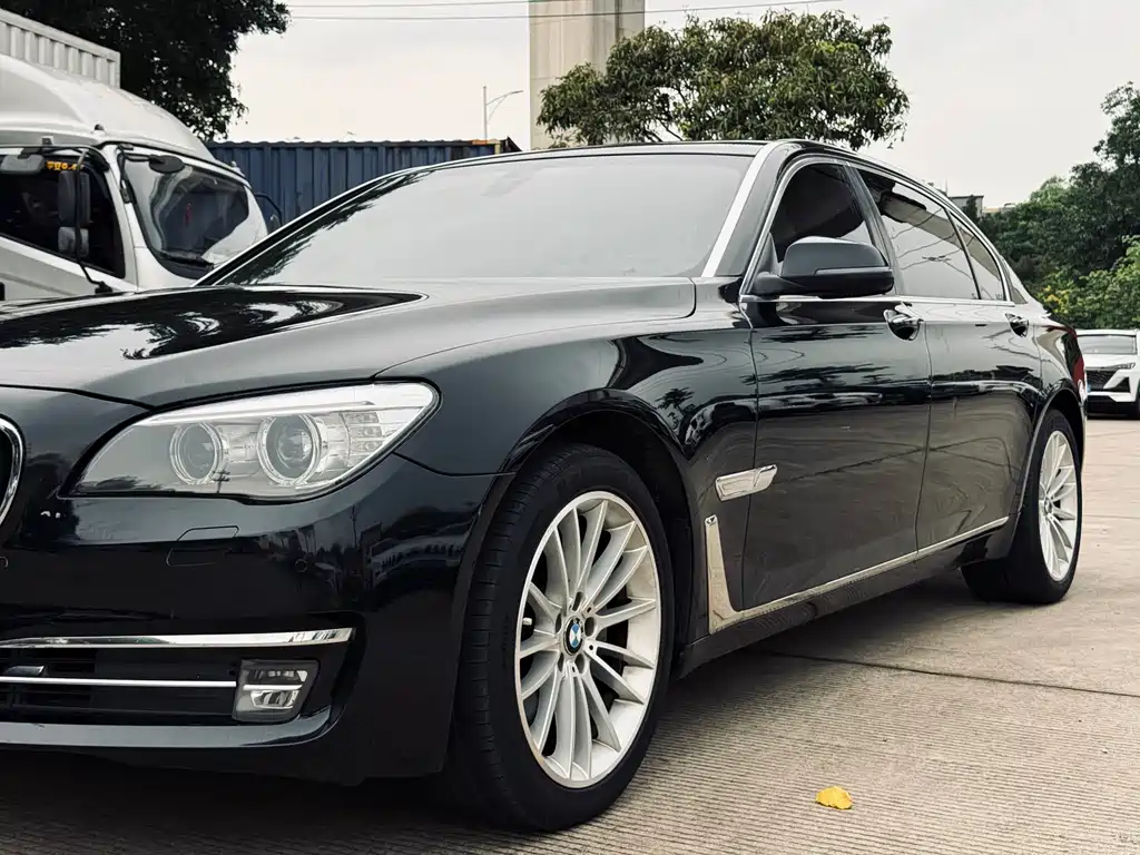 BMW 7 Series 2015 — фото 14