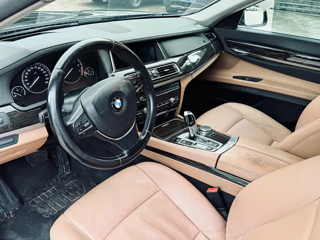 BMW 7 Series 2015 — фото 21