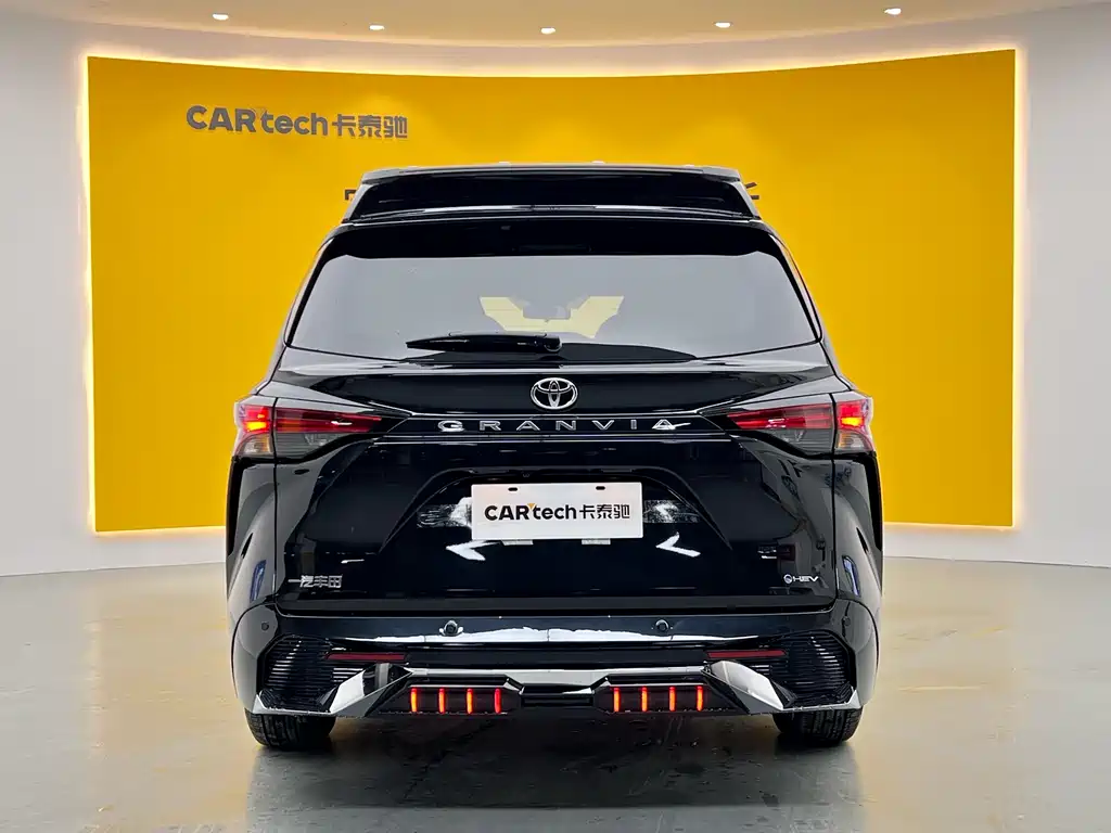 Toyota Granvia — фото 33