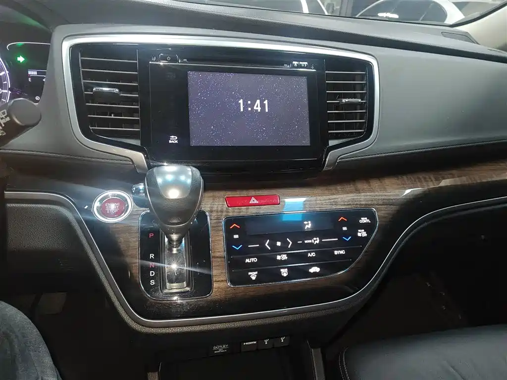 Honda Odyssey 2018 — фото 10