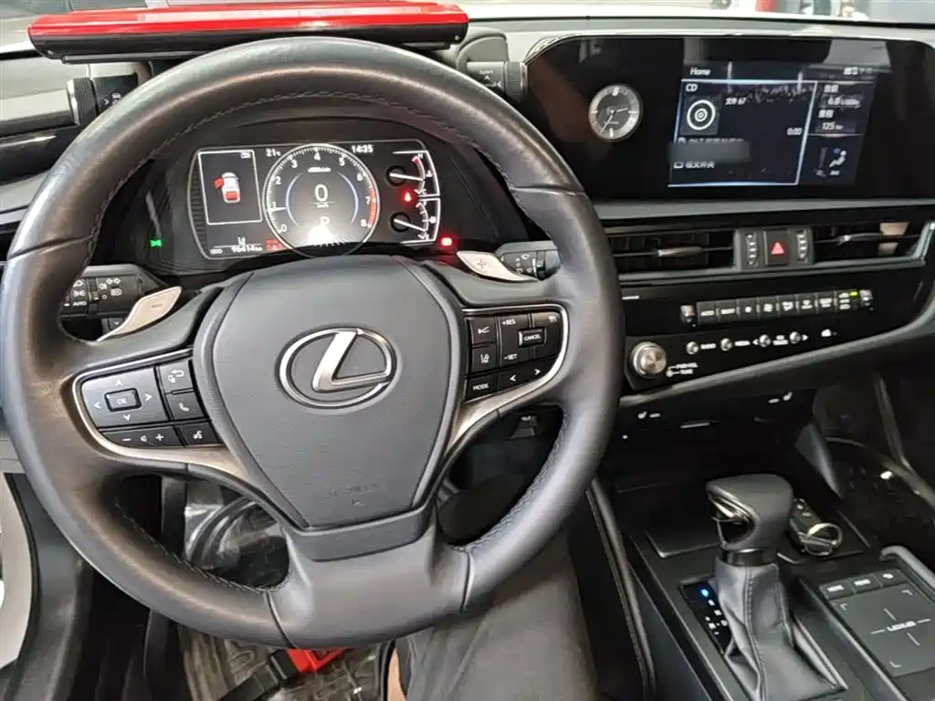 Lexus ES 2022 — фото 10
