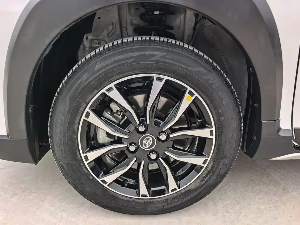 Toyota Yaris L 2023 — фото 13