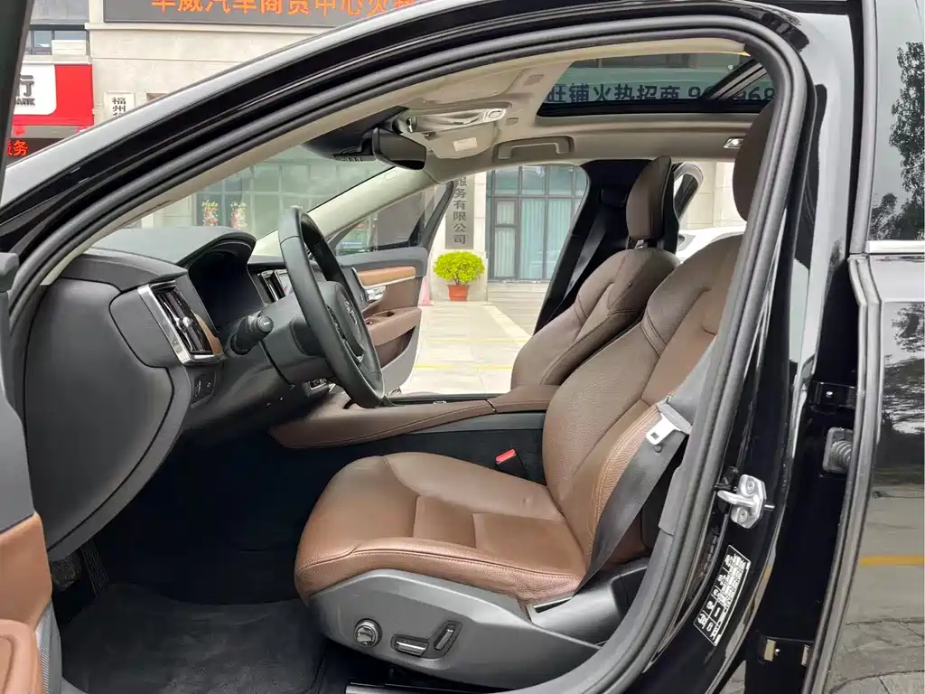 Volvo S90 2018 — фото 13