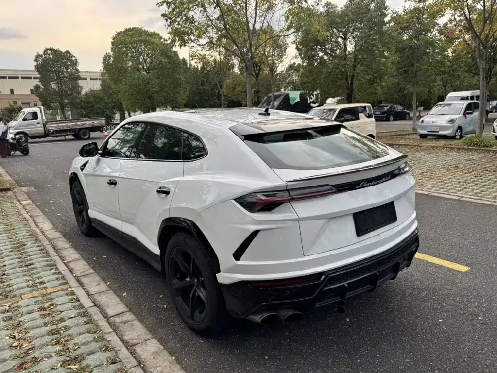 Lamborghini Urus 2019 — фото 7