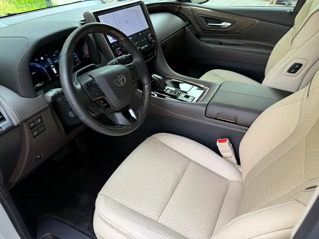 Toyota Alphard 2023 — фото 8