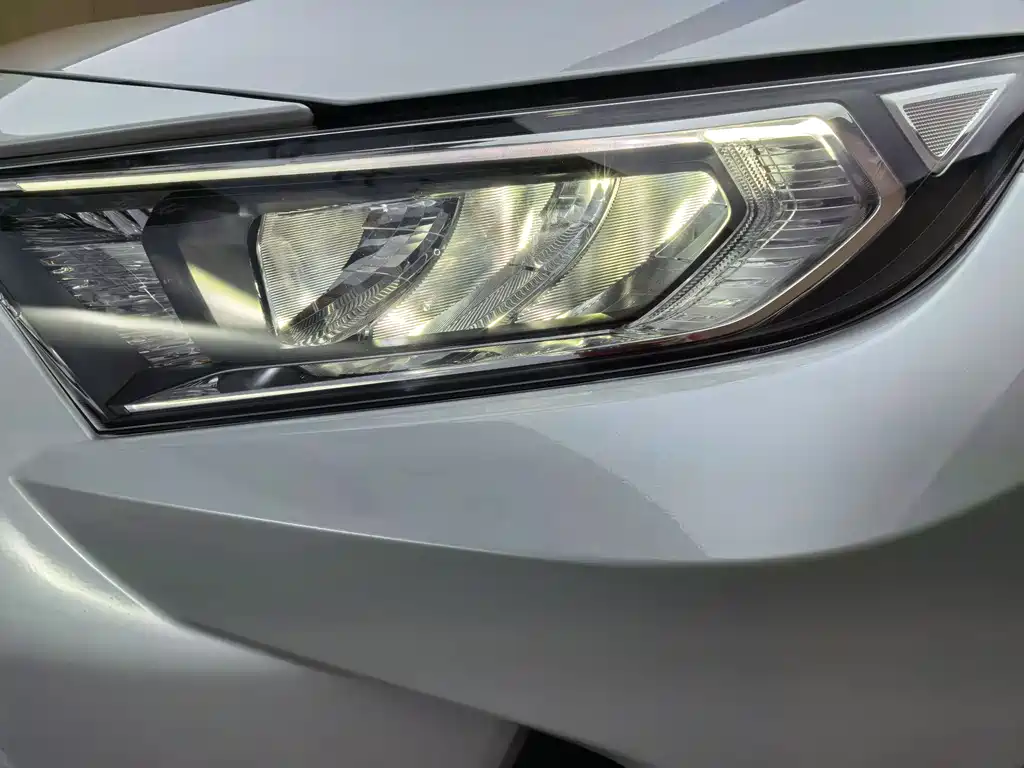 Toyota RAV4 2025 — фото 18