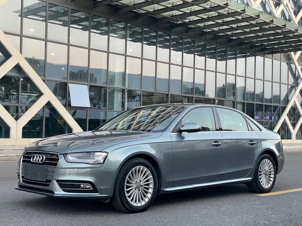 Audi A4L 2015 — фото 1