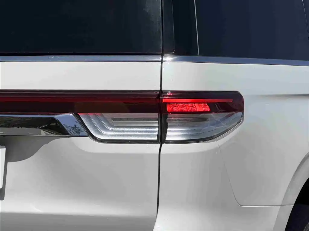 Lincoln Navigator 2023 — фото 19