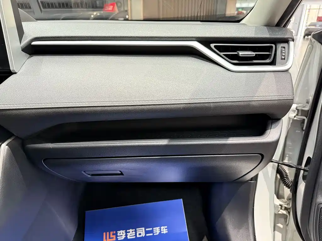 Toyota RAV4 2020 — фото 24