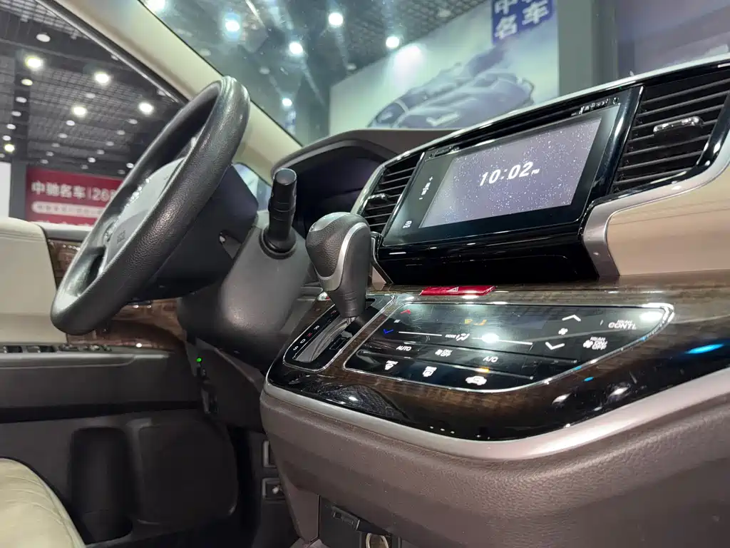 Honda Odyssey 2017 — фото 18