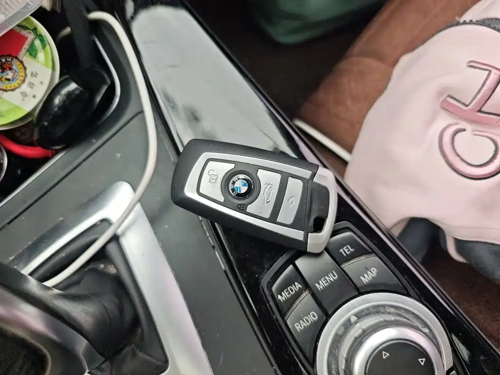 BMW 3 Series 2017 — фото 12
