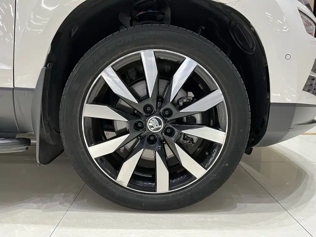 Skoda Karoq 2020 — фото 11