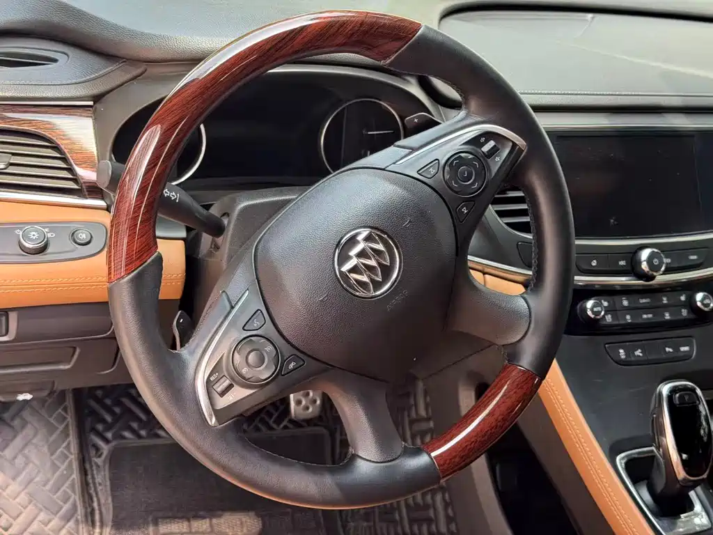 Buick LaCrosse 2017 — фото 12