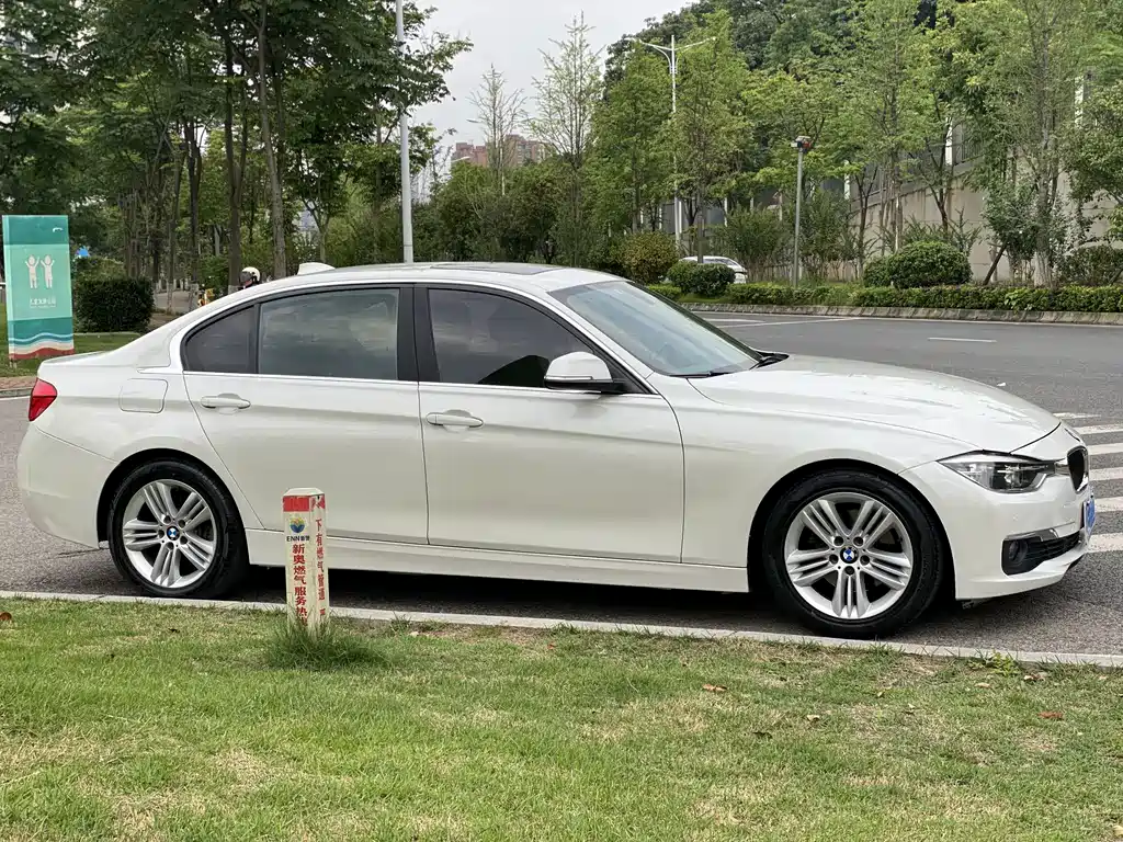 BMW 3 Series 2017 — фото 9
