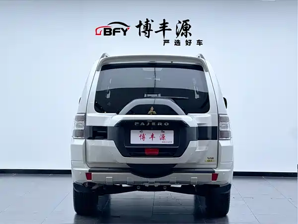 Mitsubishi Pajero 2020