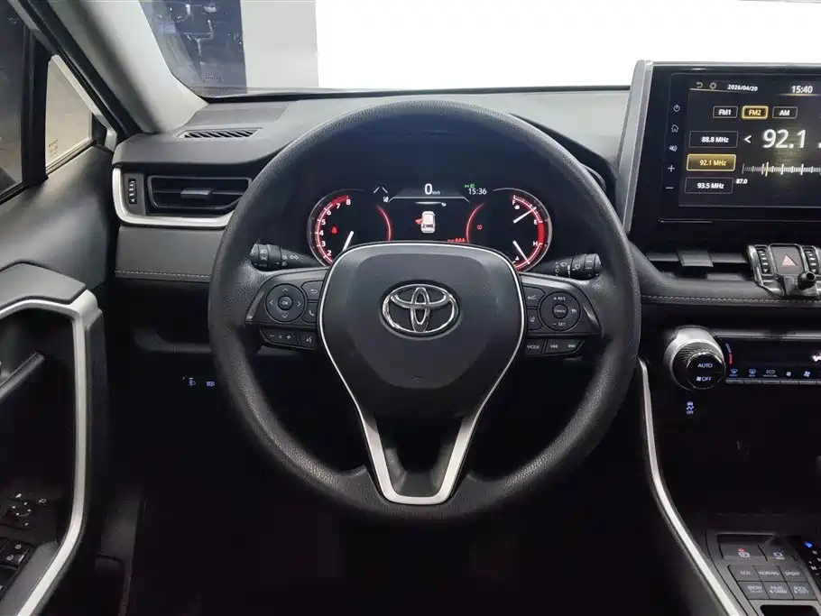 Toyota RAV4 2020 — фото 15