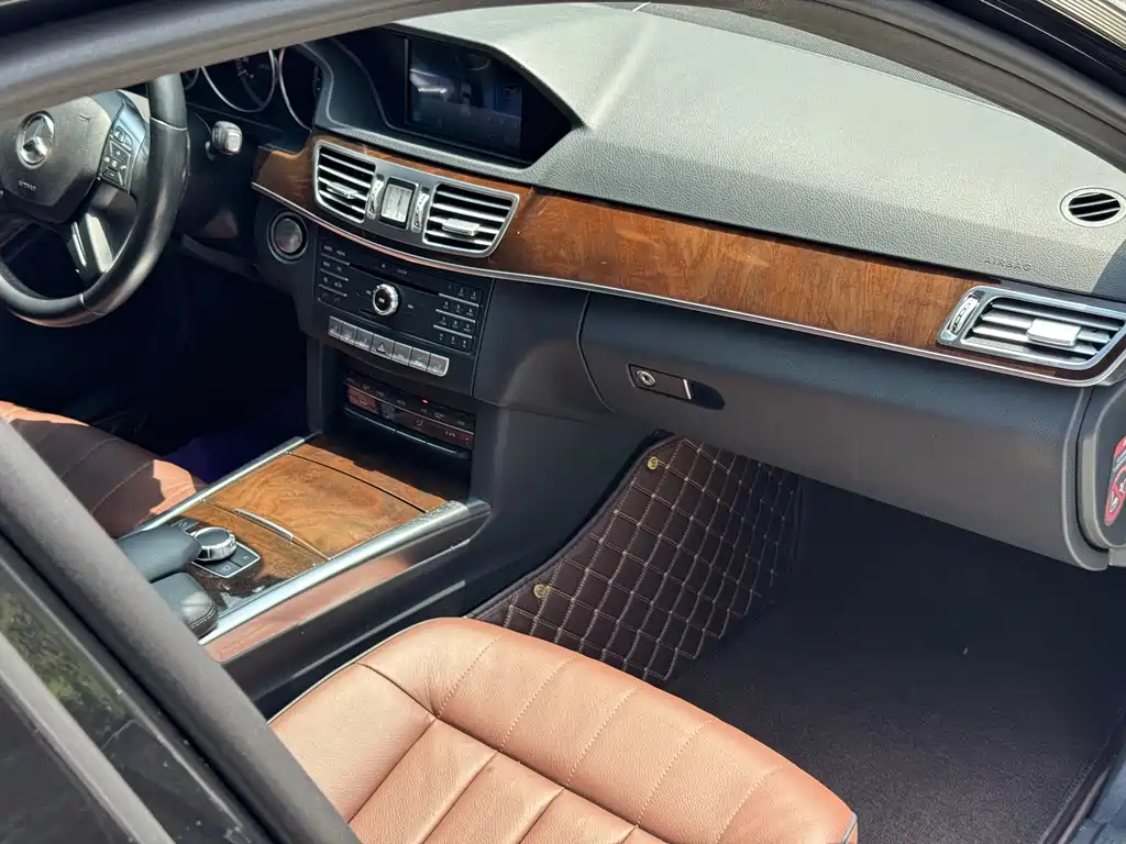 Mercedes-Benz E-Class 2015 — фото 39